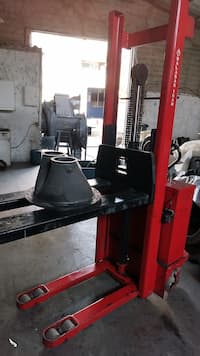 پرس هیدرولیک کارگاهی برای جا زدن یاتاقان روی شفت